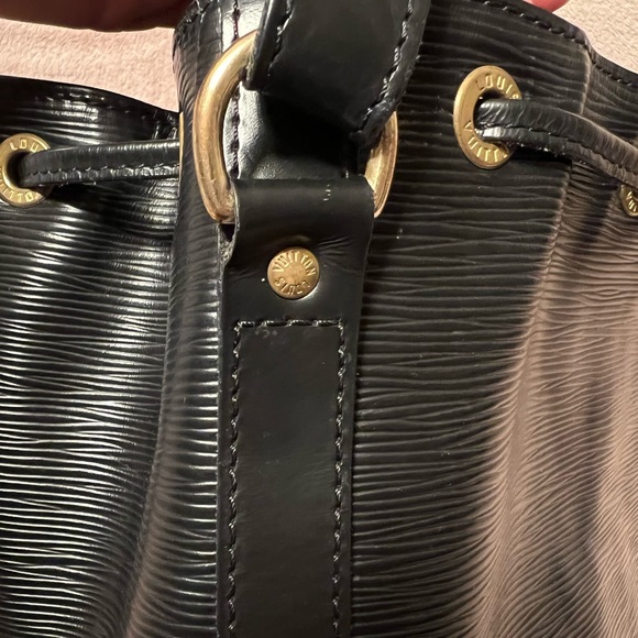 Authentic Louis Vuitton Black Epi Leather Neo Drawstring Bucket Bag - copy post - Picture 8 of 16